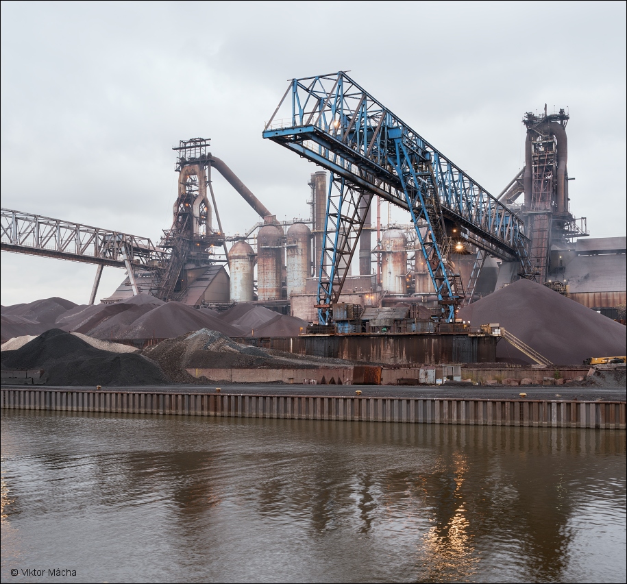 ArcelorMittal Cleveland, blast furnaces with raw material storage