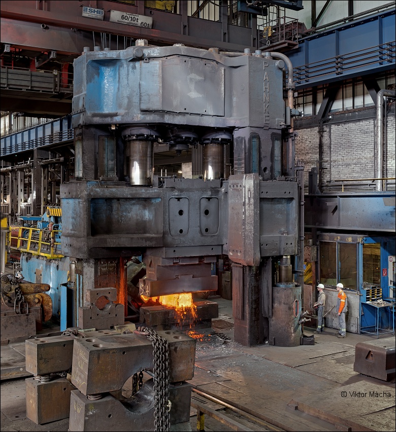 Buderus Edelstahl, 5500 tons  forging press