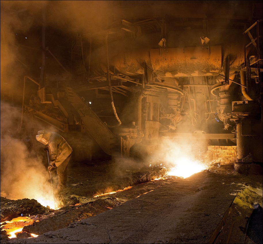 Evraz DMZ Petrovskogo, tapping the blast furnace