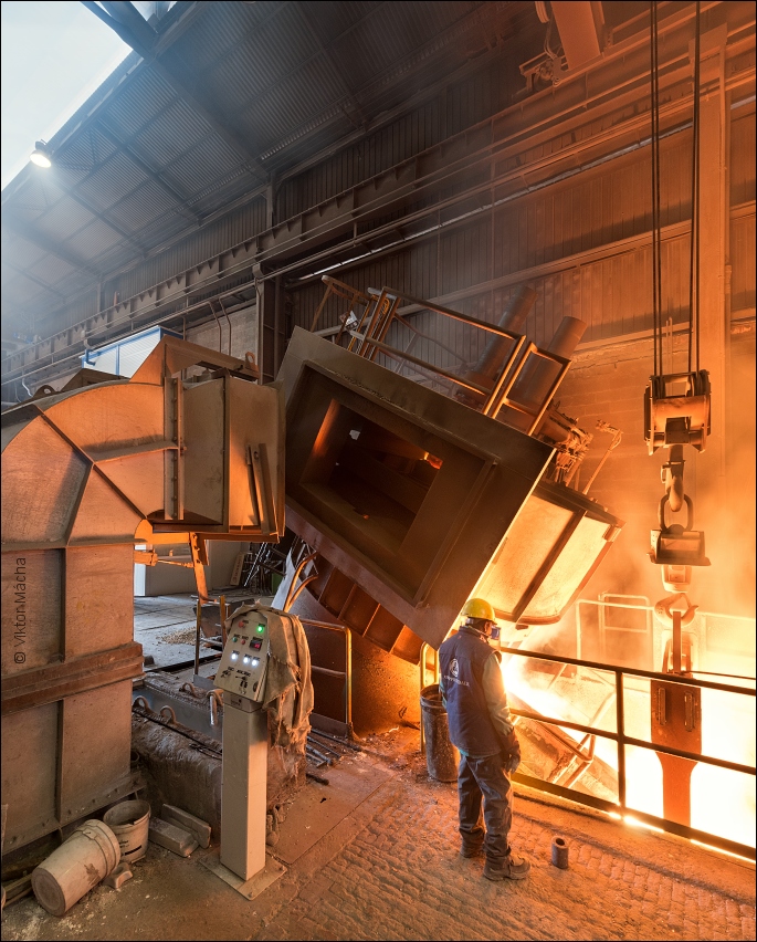 Inossman Fonderie Acciaio, tapping the electric arc furnace
