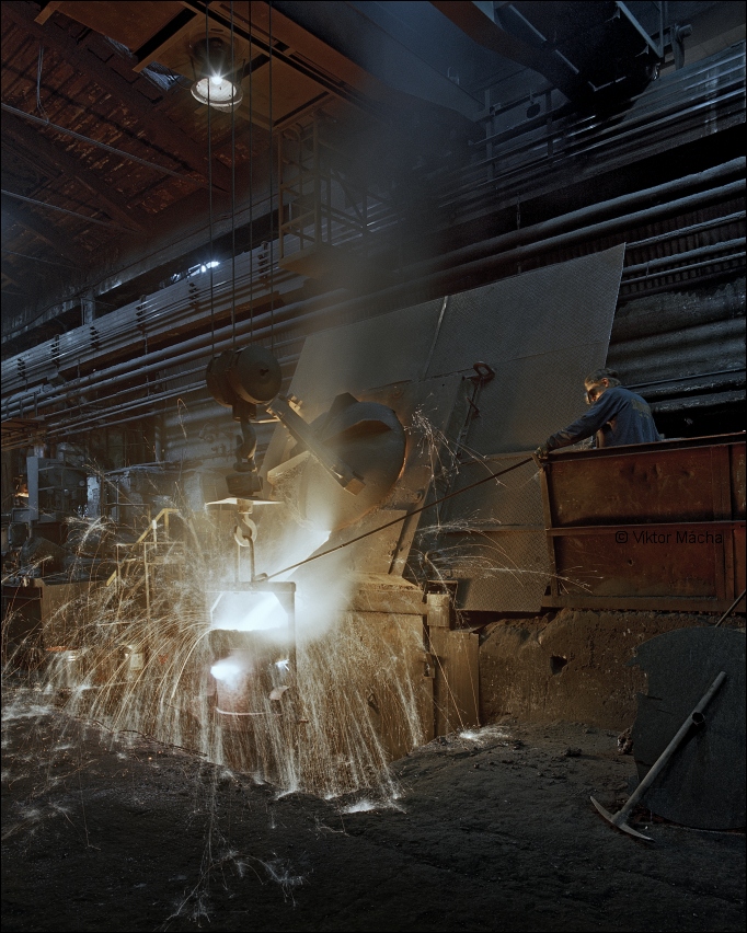 Promet foundry,  tapping the induction furnace
